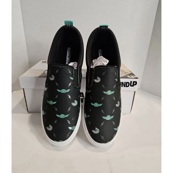 Star Wars Mandalorian Men's Size 11‎ Black Slip-On sneaker Shoe Ground Up50 - Picture 2 of 7